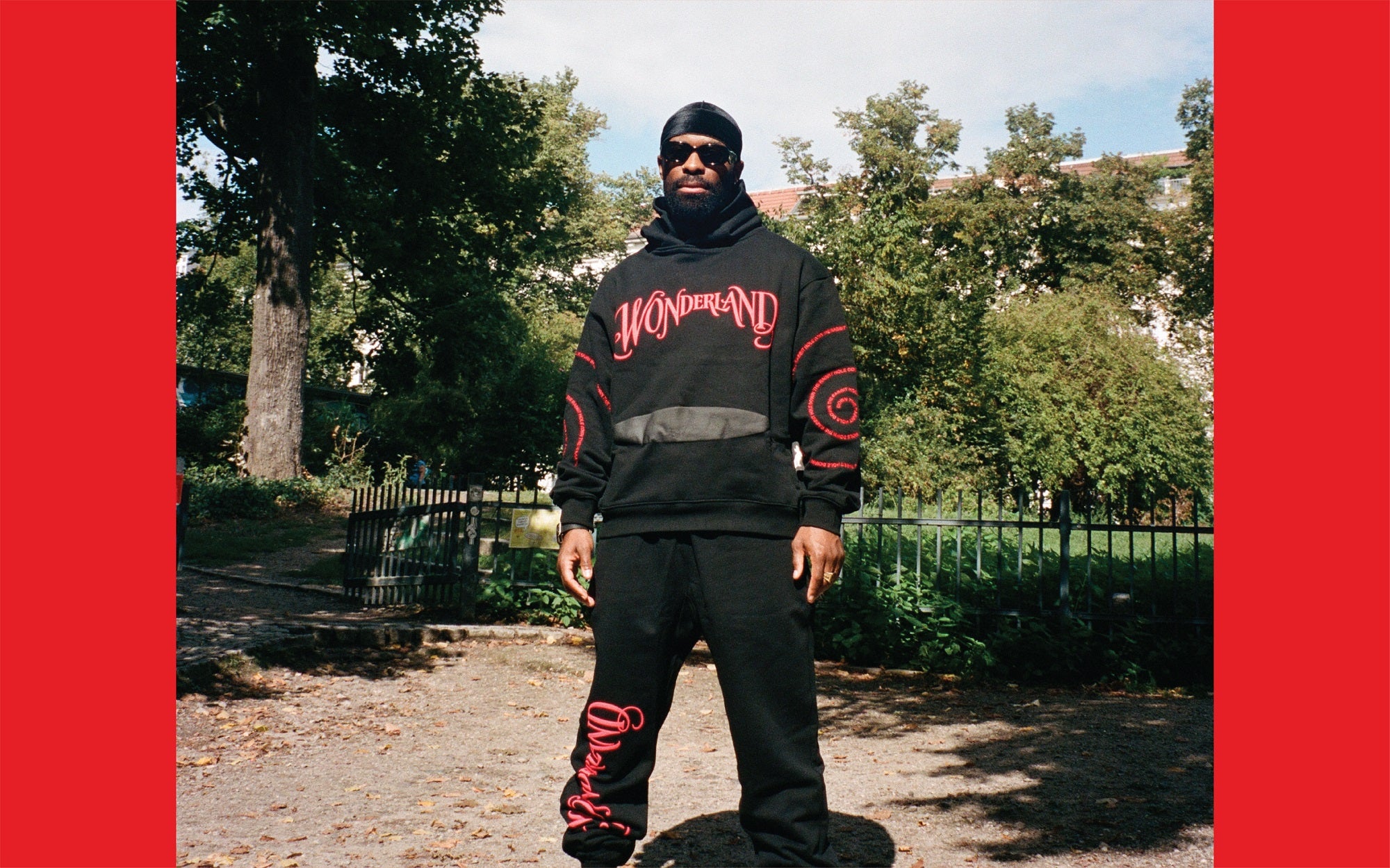 W0NDERLAND HOODED SWEATSHIRT